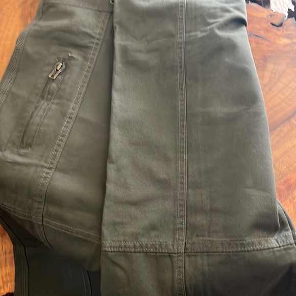 Army green 5 pockets never worn new 100 % cotton pants very cool - Picture 4 of 4